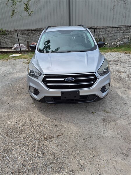 2018 Ford Escape SE   - Photo 1 - Port Lavaca, TX 77979