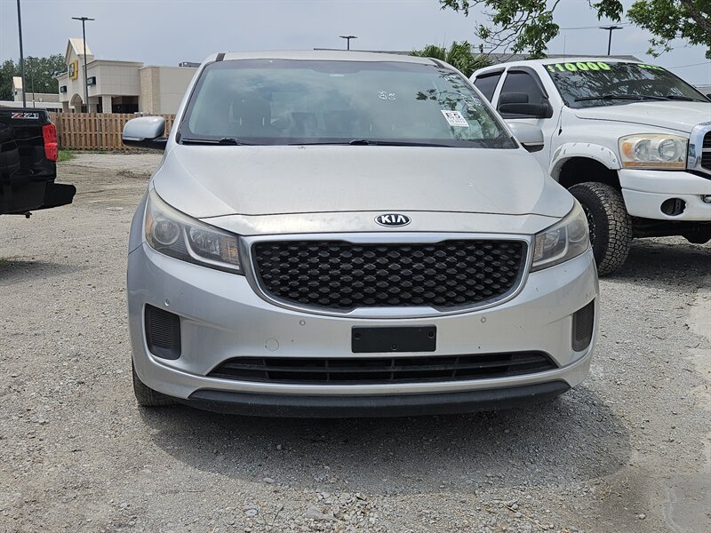2017 Kia Sedona LX   - Photo 1 - Port Lavaca, TX 77979