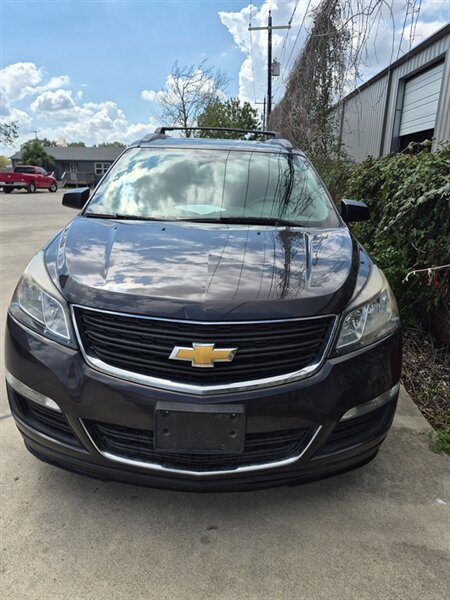 2017 Chevrolet Traverse LS   - Photo 1 - Port Lavaca, TX 77979