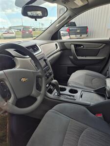 2017 Chevrolet Traverse LS - Photo 4 - Port Lavaca, TX 77979