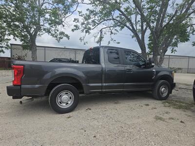 2017 Ford F-250 XL   - Photo 5 - Port Lavaca, TX 77979