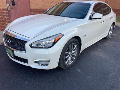 2015 INFINITI Q70 Hybrid Sedan