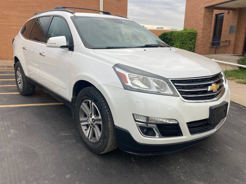 2017 Chevrolet Traverse LT - Photo 4 - Clyde, TX 79510