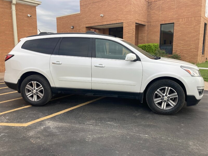 2017 Chevrolet Traverse LT - Photo 5 - Clyde, TX 79510