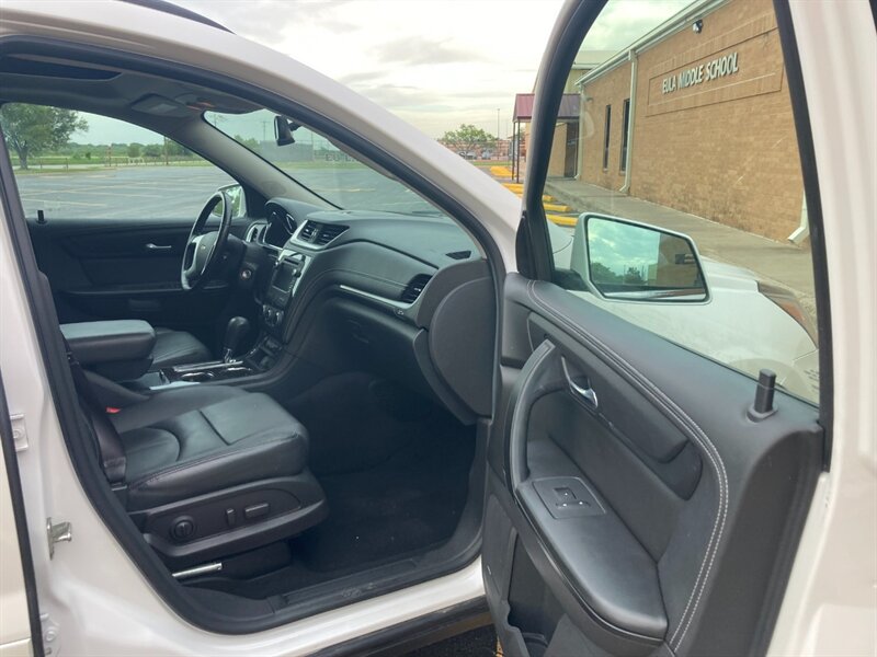 2017 Chevrolet Traverse LT - Photo 15 - Clyde, TX 79510