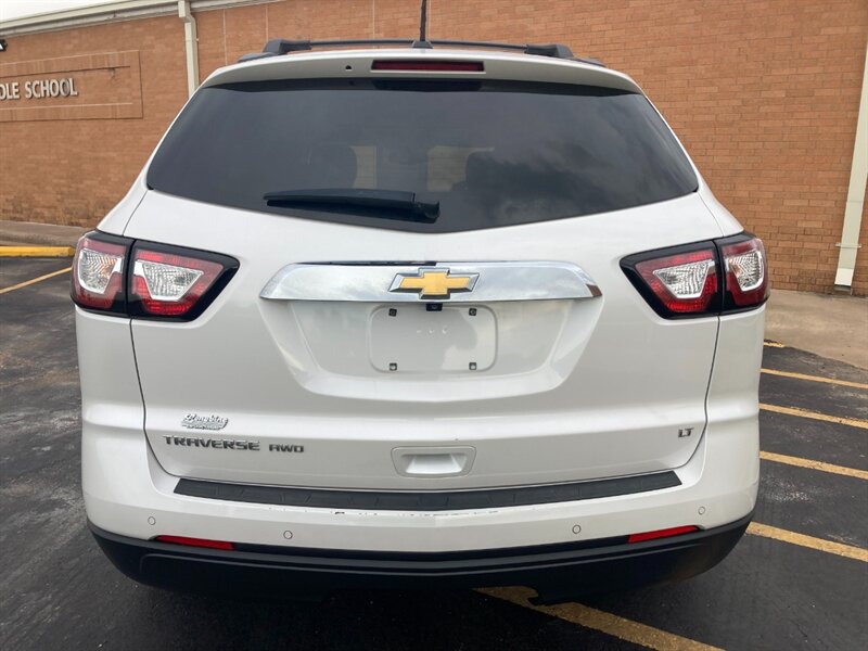 2017 Chevrolet Traverse LT - Photo 8 - Clyde, TX 79510