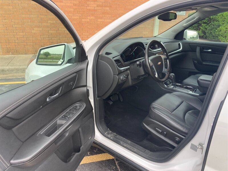 2017 Chevrolet Traverse LT - Photo 9 - Clyde, TX 79510