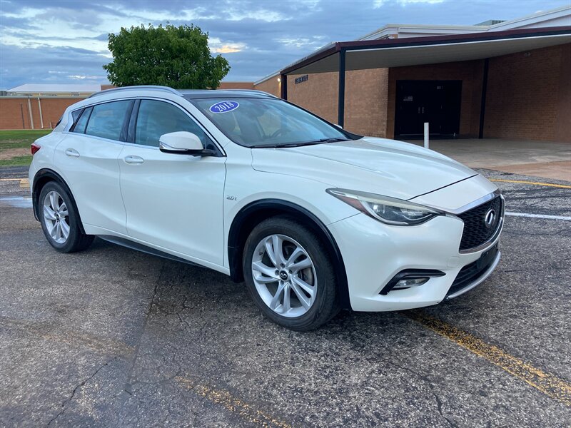2018 INFINITI QX30 Premium  