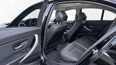2015 BMW 320i xDrive - Photo 10 - North Vancouver, BC V7P 1A4