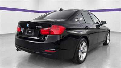 2015 BMW 320i xDrive - Photo 4 - North Vancouver, BC V7P 1A4