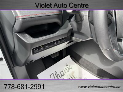 2023 Toyota RAV4 Prime XSE   - Photo 15 - North Vancouver, BC V7P 1A4