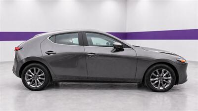 2023 Mazda Mazda3 Hatchback GS - Photo 4 - North Vancouver, BC V7P 1A4