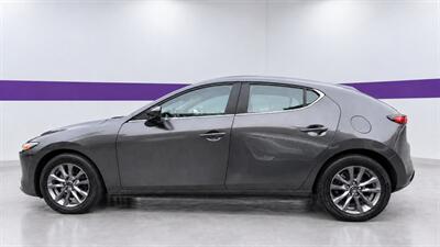2023 Mazda Mazda3 Hatchback GS - Photo 8 - North Vancouver, BC V7P 1A4