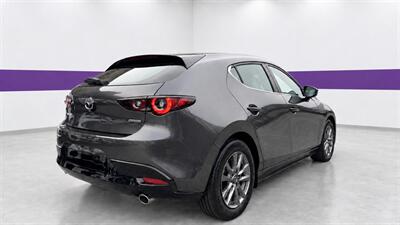 2023 Mazda Mazda3 Hatchback GS - Photo 5 - North Vancouver, BC V7P 1A4