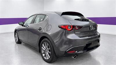 2023 Mazda Mazda3 Hatchback GS - Photo 7 - North Vancouver, BC V7P 1A4