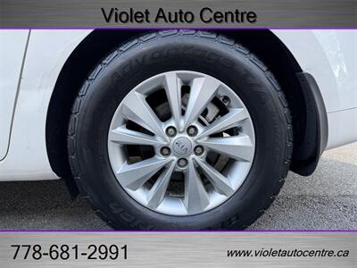 2015 Kia Sedona LX - Photo 9 - North Vancouver, BC V7P 1A4