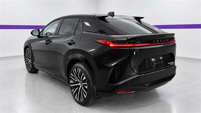 2023 Lexus RZ 450e Premium - Photo 6 - North Vancouver, BC V7P 1A4