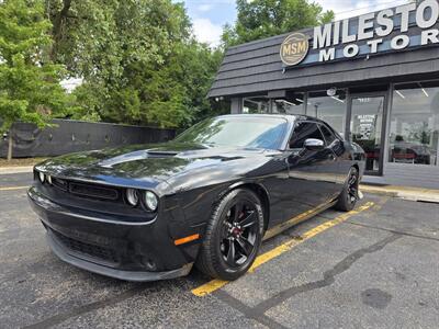 2019 Dodge Challenger SXT   - Photo 2 - Downers Grove, IL 60515