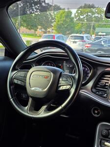 2019 Dodge Challenger SXT   - Photo 17 - Downers Grove, IL 60515