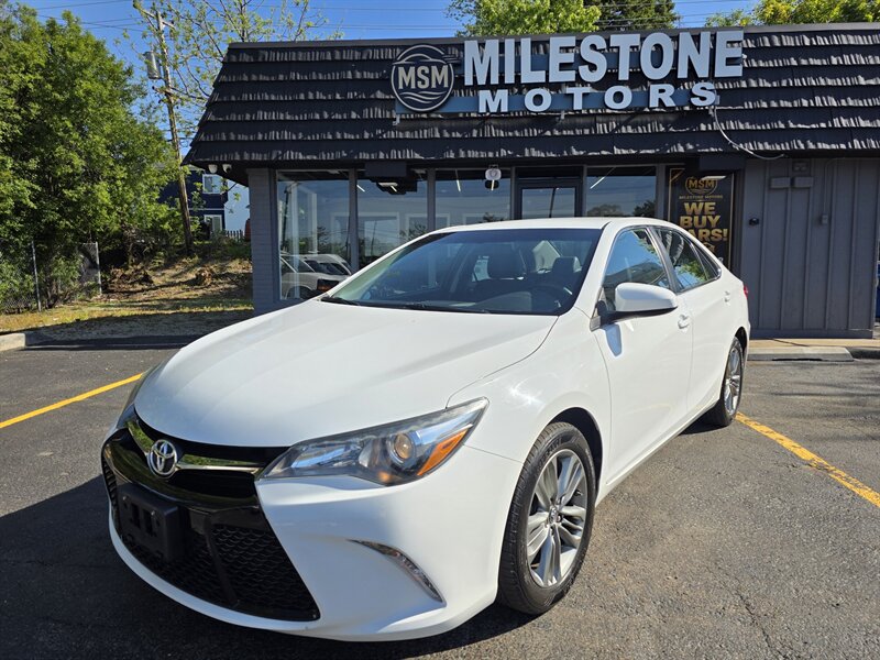 2016 Toyota Camry SE  