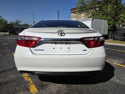 2016 Toyota Camry SE   - Photo 6 - Downers Grove, IL 60515