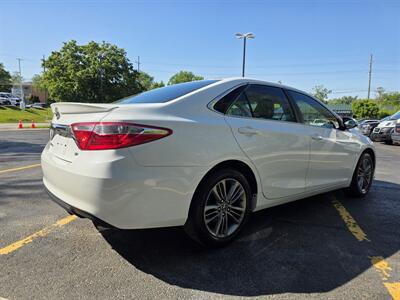 2016 Toyota Camry SE   - Photo 5 - Downers Grove, IL 60515
