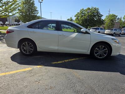 2016 Toyota Camry SE   - Photo 4 - Downers Grove, IL 60515
