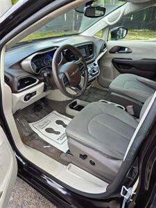 2017 Chrysler Pacifica LX - Photo 7 - Downers Grove, IL 60515