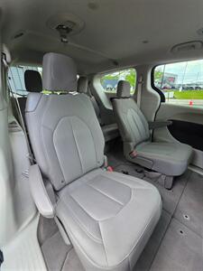 2017 Chrysler Pacifica LX - Photo 14 - Downers Grove, IL 60515