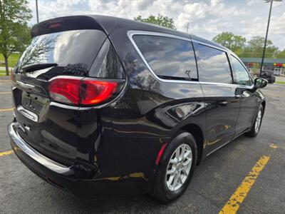2017 Chrysler Pacifica LX - Photo 27 - Downers Grove, IL 60515