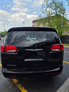 2017 Chrysler Pacifica LX - Photo 6 - Downers Grove, IL 60515