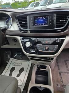 2017 Chrysler Pacifica LX - Photo 18 - Downers Grove, IL 60515