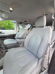 2017 Chrysler Pacifica LX - Photo 8 - Downers Grove, IL 60515