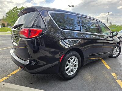 2017 Chrysler Pacifica LX - Photo 5 - Downers Grove, IL 60515