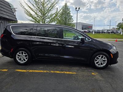 2017 Chrysler Pacifica LX - Photo 26 - Downers Grove, IL 60515