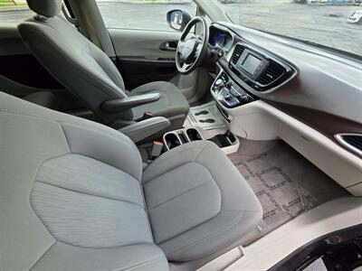 2017 Chrysler Pacifica LX - Photo 17 - Downers Grove, IL 60515
