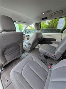 2017 Chrysler Pacifica LX - Photo 9 - Downers Grove, IL 60515