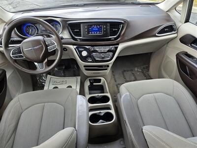 2017 Chrysler Pacifica LX - Photo 11 - Downers Grove, IL 60515