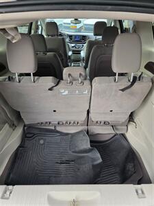 2017 Chrysler Pacifica LX - Photo 12 - Downers Grove, IL 60515