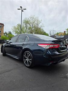 2018 Toyota Camry SE   - Photo 17 - Downers Grove, IL 60515