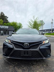 2018 Toyota Camry SE   - Photo 2 - Downers Grove, IL 60515