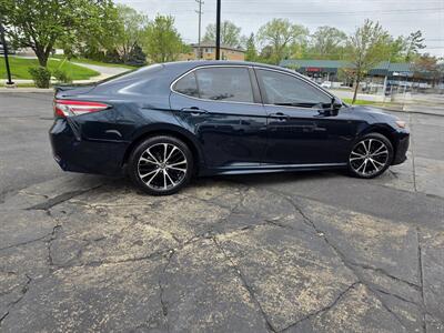 2018 Toyota Camry SE   - Photo 4 - Downers Grove, IL 60515