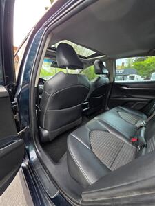 2018 Toyota Camry SE   - Photo 26 - Downers Grove, IL 60515