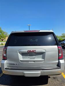2018 GMC Yukon XL SLT   - Photo 7 - Downers Grove, IL 60515