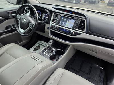 2018 Toyota Highlander XLE - Photo 26 - Downers Grove, IL 60515