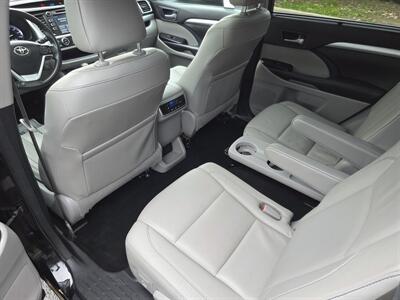 2018 Toyota Highlander XLE - Photo 12 - Downers Grove, IL 60515