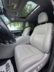 2018 Toyota Highlander XLE - Photo 11 - Downers Grove, IL 60515