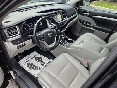 2018 Toyota Highlander XLE - Photo 10 - Downers Grove, IL 60515