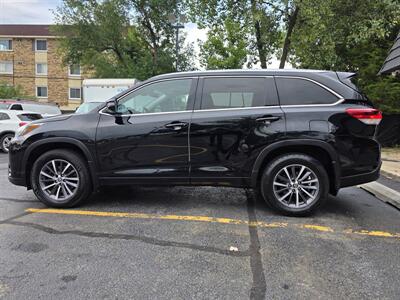 2018 Toyota Highlander XLE - Photo 9 - Downers Grove, IL 60515