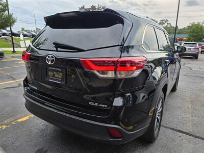 2018 Toyota Highlander XLE - Photo 6 - Downers Grove, IL 60515